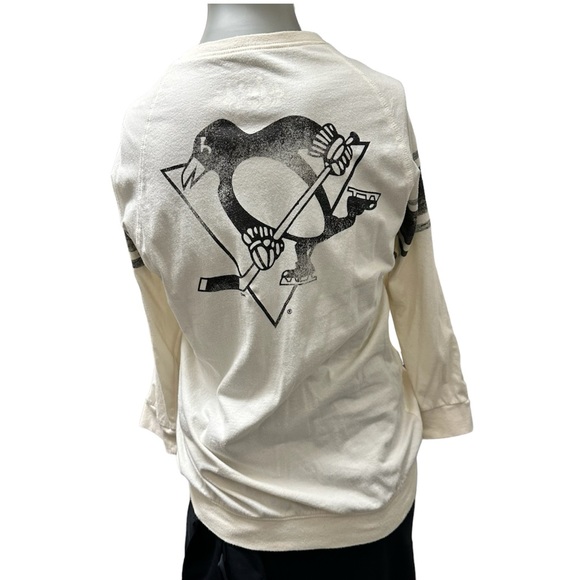 Touch by Alyssa Milano Pittsburgh Penguins Free Fall 3/4 in Sleeve Graphic Shirt - Picture 8 of 8